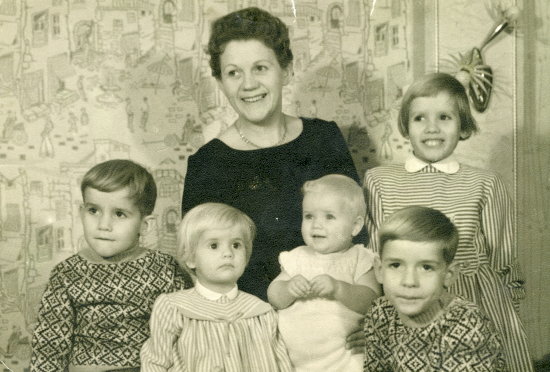 Hedwig Roess und bis dato ihre fünf Kinder Kopie